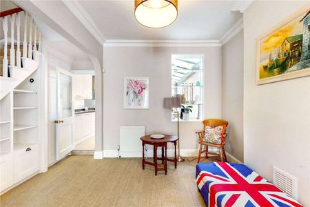 SHORT LET - A superb four bedroom house located in the sought after Nightingale Triangle, with a private garden. - Photo 4