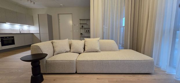 DOWNTOWN 9th floor #98 (BAAN 34C-9), ROTTERDAM - Photo 1