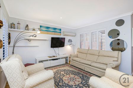 Stylish Coastal Townhouse in Exclusive Wannanup Location - Furnished or Part Furnished - Photo 2