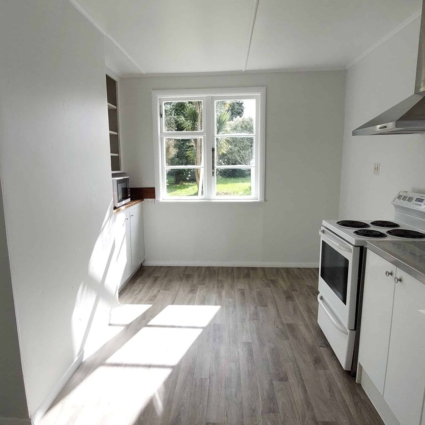 Freshly renovated 3 bedroom home - Photo 1