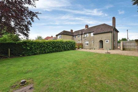 Lovely cottage with views over open fields - Photo 4