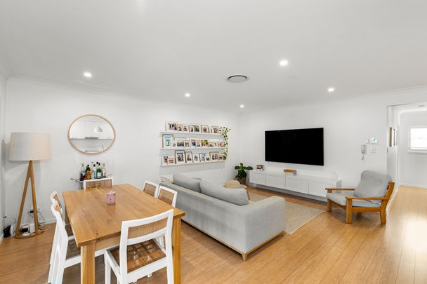 Large Modern Family Townhome - Photo 1