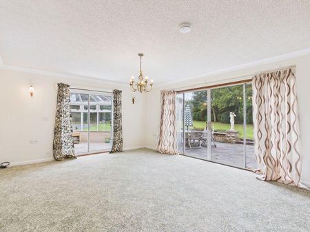 4 bedroom bungalow to rent - Photo 2