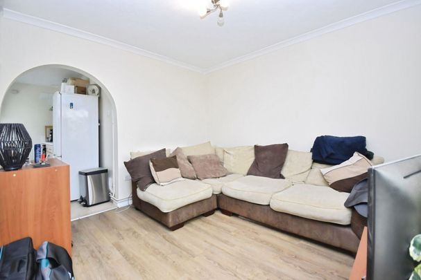 Plantation Close, CB11, Saffron Walden - Photo 1