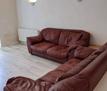 4 bedroom flat to rent - Photo 4