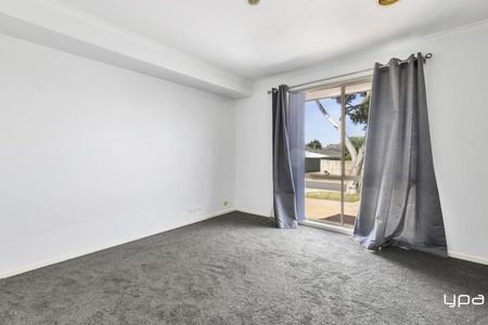 Comfort, Space & Convenience in the Heart of Sydenham - Photo 3