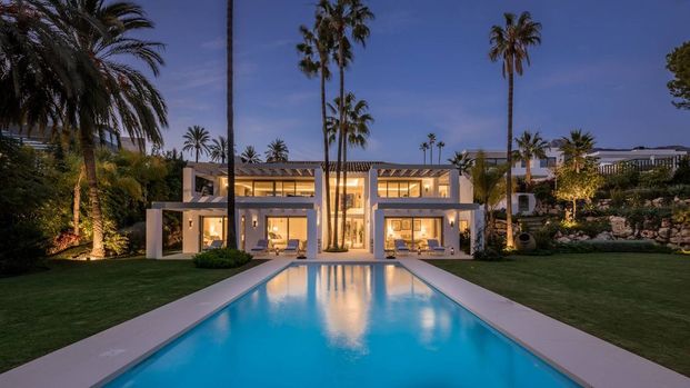 5 bedroom luxury Villa for rent in The Golden Mile, Spain - Photo 1