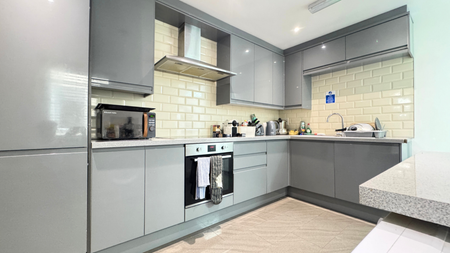 1 bedroom in a house share to rent - Photo 4