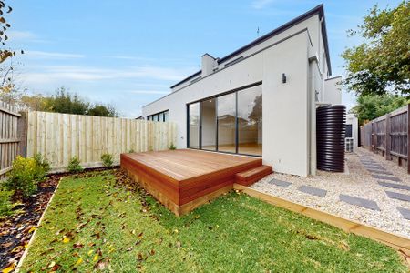 Brand New Townhouse- 4 Bedrooms 4 Ensuites - Photo 2