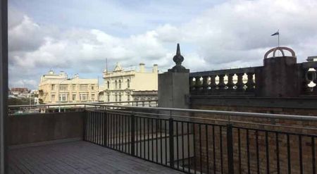 Large 2 bedroom apartment with massive balcony - Photo 3