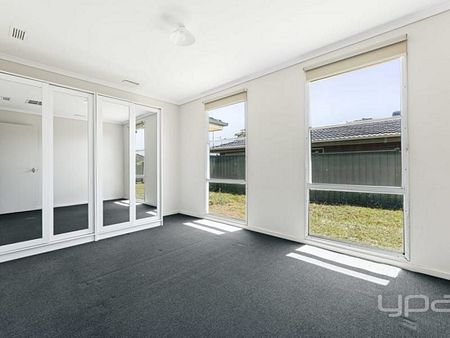 4 Kiata Court, COOLAROO - Photo 3