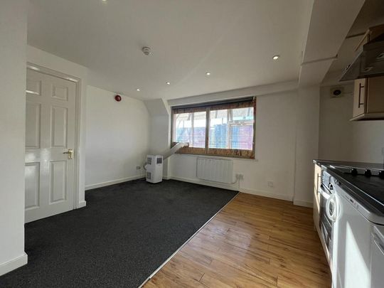 Studio to rent - Photo 1