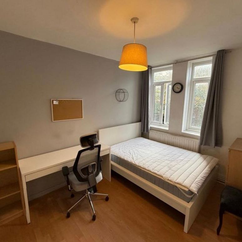 4 bedroom flat share to rent - Photo 1