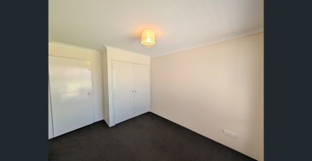 Large 4x2 Family Home! - Photo 5