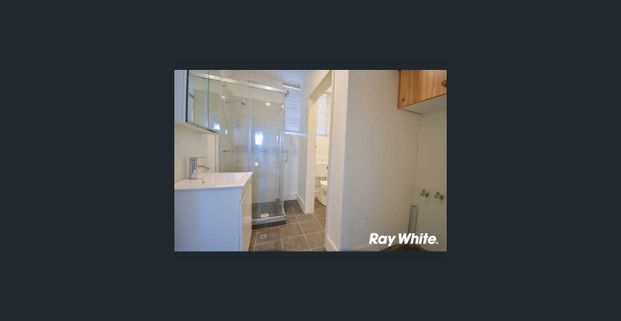 Three bedroom house close to all amenities - Photo 1