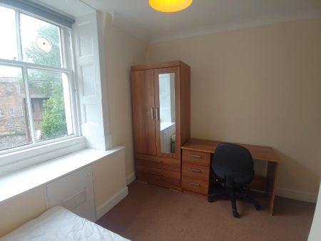 3 bedroom flat to rent - Photo 3