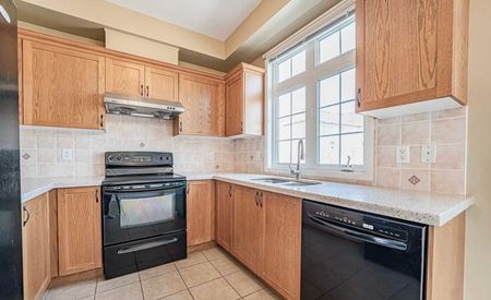 For Lease - 10 Post Oak Drive Unit# 14, Richmond Hill, Ontario - Photo 2