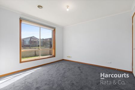 Spacious 3-Bedroom Home in Mill Park - Photo 2