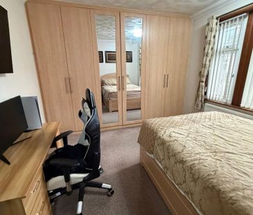 4 bedroom terraced house to rent - Photo 2