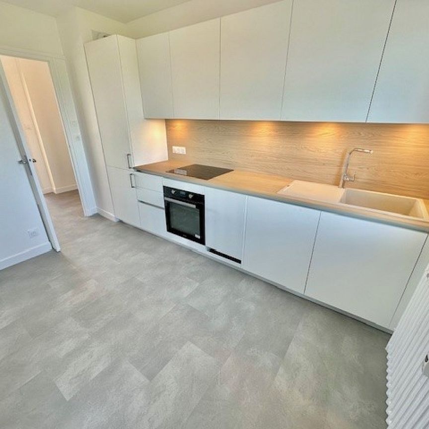 VENEZ DECOUVRIR CE CHARMANT T4 DE 84 M² AU 5EME ETAGE AVEC ASCENSEUR - COEUR DE VILLEURBANNE - Photo 1