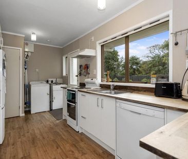 Charming Two Bedroom Unit - Photo 6