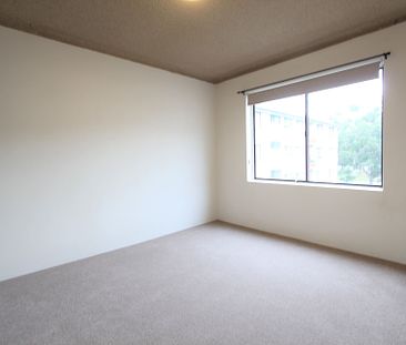 Cosy 2 Bedder - 2nd Floor - Open House Cancelled - Photo 1