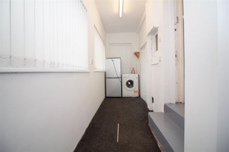 3 Bedroom House - Semi-Detached - Photo 5