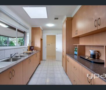 8 Braemar Close, Gladstone Park, Vic 3043 - Photo 4