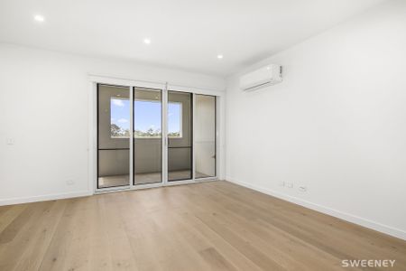 Brand new chic three level residence in prime location - Photo 3