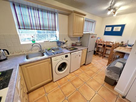 1 bedroom in a house share to rent - Photo 4