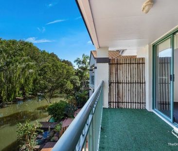 TOWNHOUSE WITH CREEK ACCESS - Photo 5
