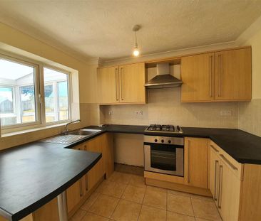 2 bedroom end of terrace house to rent - Photo 4