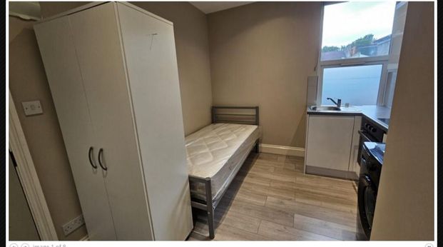 Studio to rent - Photo 1