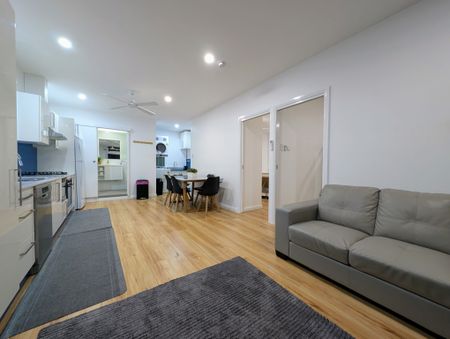 Fully Furnished Home, a short walk to Lake MacQuarie & Cams Wharf Tavern - Photo 2