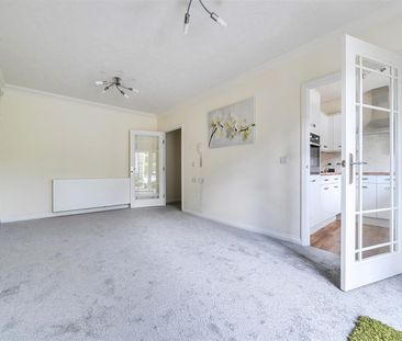 King Henry Lodge, Chingford, Essex - Photo 1