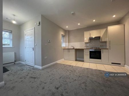 2 bedroom semi-detached house to rent - Photo 5