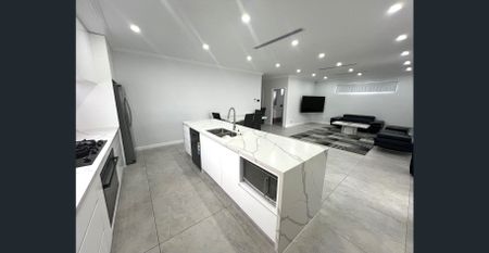 5 Bedroom House - Photo 2