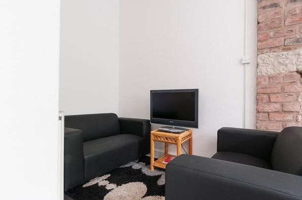 4 bedroom flat to rent - Photo 1