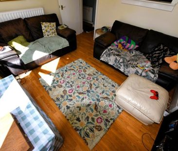 4 bedroom Flat in Otley Road, Leeds - Photo 2