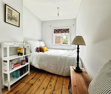 3 bedroom end of terrace house to rent - Photo 2