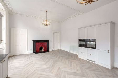 A truly stunning, fully refurbished, three bedroom ground floor apartment, located in Edinburgh New Town. - Photo 4