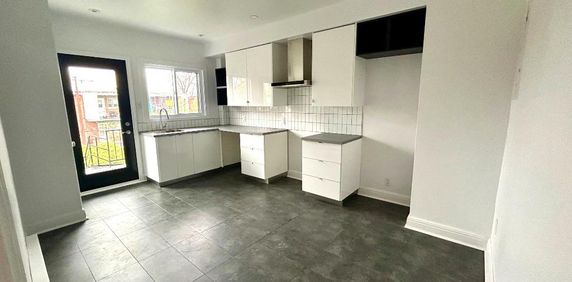 Grand 4 1/2 contemporain au 2e étage d’un triplex à louer - Photo 2