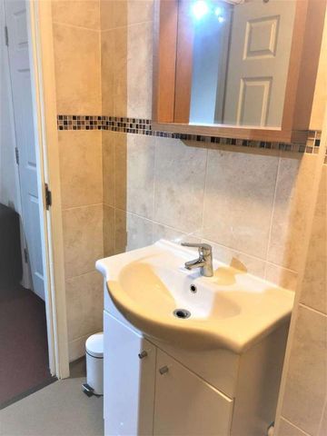 Reading, RG2 - Photo 4