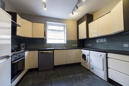 6 bedroom end of terrace house to rent - Photo 3