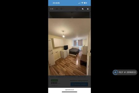 1 bedroom in a flat share to rent - Photo 2