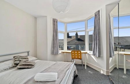 6 bedroom terraced house to rent - Photo 4