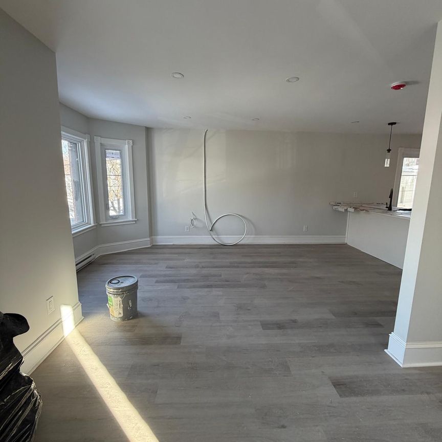 332 Osgoode - Photo 1