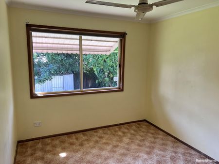 NEAT AND TIDY 3 BEDROOM HOME IN URANGAN! (BREAK LEASE - INC: $570 1/3/26) - Photo 4