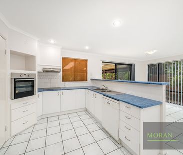 Spacious Low Set Family Home in Crestwood Heights - Photo 5