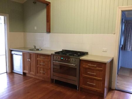 GREAT LOCATION IN THE HEART OF CHILDERS - Photo 4